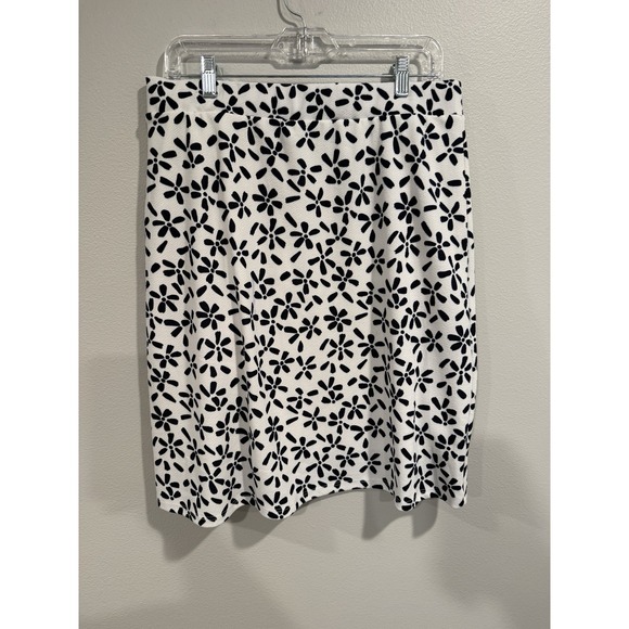 Le Lis Collection XL Maura Zip Pocket Detail Skirt - Picture 4 of 7